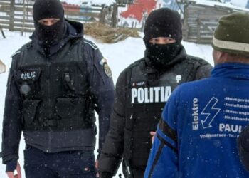 Țigări de contrabandă, articole pirotehnice ilegale și armă de vânătoare ridicată într-un dosar cu suspiciuni de braconaj