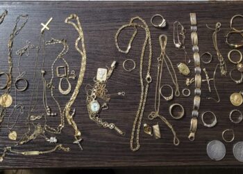 Lovitură ca-n filme la Botoșani! Spargere de 180.000 de lei, doi bărbați reținuți după descinderi în forță. VIDEO