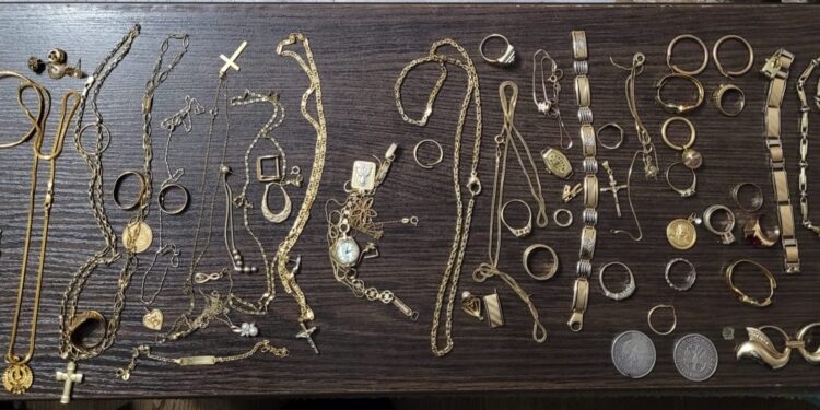 Lovitură ca-n filme la Botoșani! Spargere de 180.000 de lei, doi bărbați reținuți după descinderi în forță. VIDEO