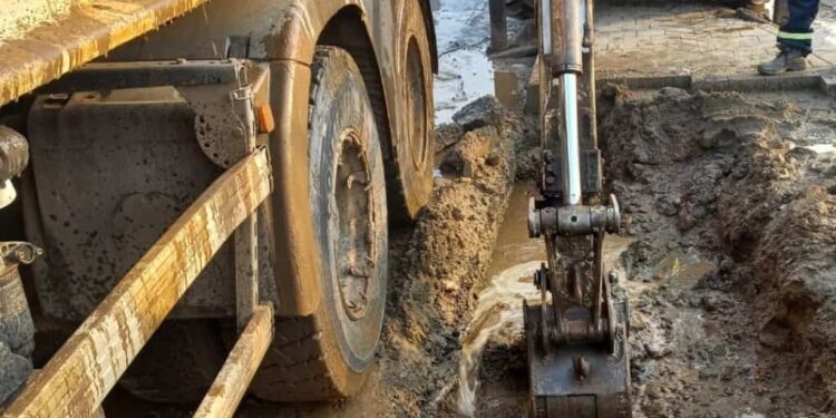 Botoșani rămâne fără apă ore întregi! Avarie majoră la o conductă, mii de oameni afectați în plină zi