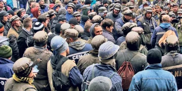Minerii și energeticienii ies în stradă: „Ne luați drepturile și ne închideți minele!”