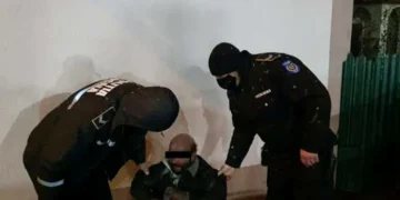Gerul face victime pe străzile Botoșaniului! Bărbat fără adăpost, găsit în stare gravă și salvat în ultima clipă de polițiști