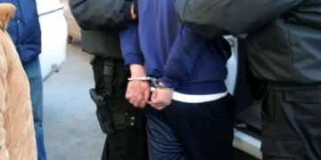 A rupt brățara și a ignorat poliția! Bărbat de 61 de ani din Unțeni, reținut după ce a sfidat ordinul de protecție