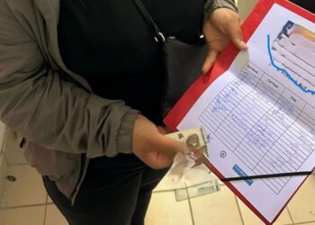 „Donații” sub semnul întrebării în zonele aglomerate din Botoșani! Două femei amendate după ce au strâns bani în numele unei false cauze umanitare