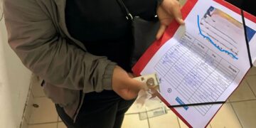 „Donații” sub semnul întrebării în zonele aglomerate din Botoșani! Două femei amendate după ce au strâns bani în numele unei false cauze umanitare