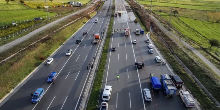Catastrofă în noapte: avion de luptă prăbușit lângă autostrada Istanbul–Izmir, pilotul nu a avut nicio șansă