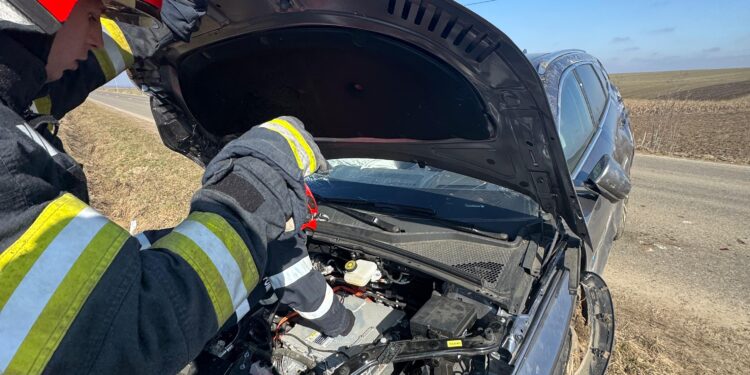 Accident în Roșiori: trei femei rănite după impactul dintre două mașini.