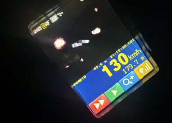 Teribilism la volan: prins cu 130 km/h în localitate! Tânăr de 23 de ani, lăsat fără permis după o cursă nebună