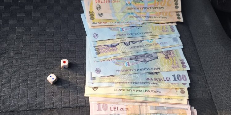 ZARURILE AU ADUS GINION! DESCINDERE A JANDARMILOR ÎN MIJLOCUL UNUI JOC ILEGAL, AMENZI ȘI BANI RIDICAȚI PE LOC