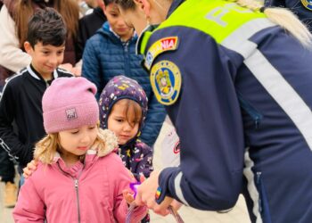 LECȚII DESPRE VIOLENȚĂ, DROGURI ȘI PERICOLE ONLINE, DIRECT DE LA AUTORITĂȚI