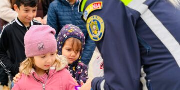 LECȚII DESPRE VIOLENȚĂ, DROGURI ȘI PERICOLE ONLINE, DIRECT DE LA AUTORITĂȚI