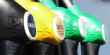 Explozie pe piețele energetice: petrolul sare spre 80 de dolari, iar scumpirile bat la ușa șoferilor români