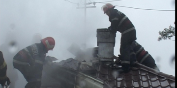 Coșul de fum, la un pas de tragedie! O locuință din Pomârla a fost cât pe ce să ardă complet