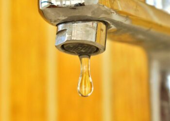 Avarie majoră la rețeaua de apă din Botoșani. Mai multe localități au rămas fără apă potabilă