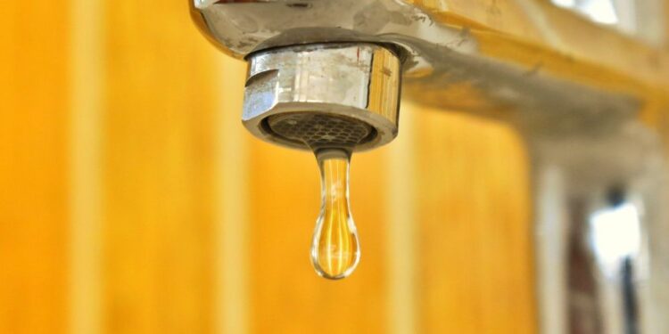 Avarie majoră la rețeaua de apă din Botoșani. Mai multe localități au rămas fără apă potabilă