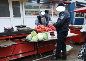 Razie de amploare în Piața Centrală din Botoșani! Zeci de amenzi și controale în forță printre comercianți și clienți