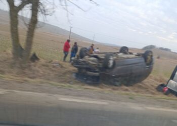 Accident spectaculos la ieșirea din Botoșani! Mașină răsturnată lângă Popăuți, o femeie rănită