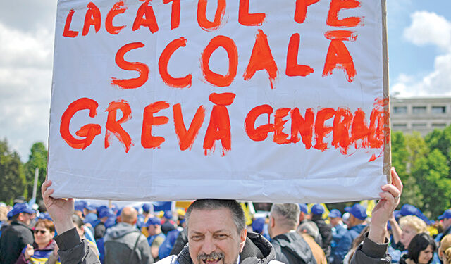 Școala în prag de blocaj? Profesorii pregătesc greva generală, elevii ar putea fi prinși la mijloc