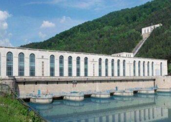 Explozie de acuzații în energie: profituri uriașe, investiții minime și suspiciuni de „combinații” pe bandă rulantă