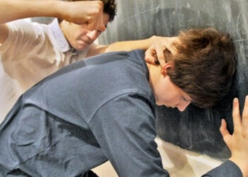 VIOLENȚA ÎN ȘCOLI, DEMASCATĂ DE ELEVI! Clipuri reale care arată consecințele dure ale agresiunilor