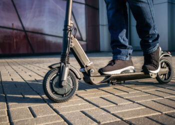 RAZIE PE ȘOSELE: PIETONI, BICICLIȘTI ȘI TROTINETIȘTI LUAȚI ÎN VIZOR! Amenzi în lanț și un caz șocant pe Calea Națională