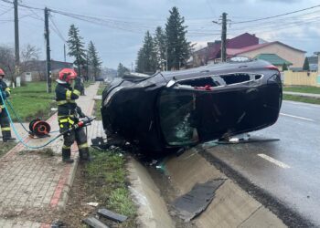 Două femei au ajuns la spital după un accident care putea fi tragic