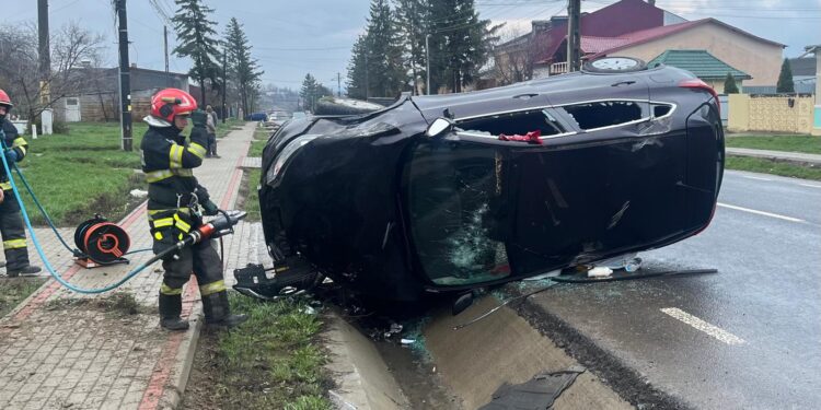 Două femei au ajuns la spital după un accident care putea fi tragic