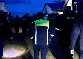 Acțiune a poliției cu percheziții și sancțiuni într-un oraș din județ VIDEO