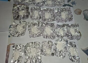 Dealer prins în flagrant lângă sala de jocuri: droguri porționate și substanțe periculoase, descoperite la percheziții