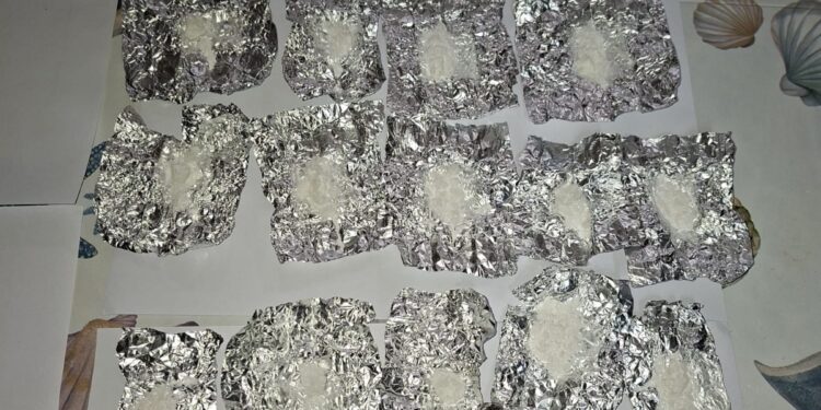 Dealer prins în flagrant lângă sala de jocuri: droguri porționate și substanțe periculoase, descoperite la percheziții