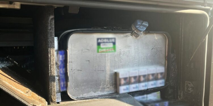 Șofer de autocar prins cu țigări ascunse în rezervor la Oancea!