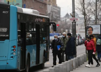 Teroare în stația de autobuz! Tânăr reținut după un jaf violent în plină stradă, la Dorohoi