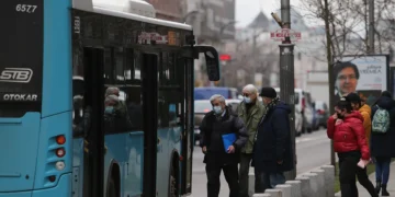 Teroare în stația de autobuz! Tânăr reținut după un jaf violent în plină stradă, la Dorohoi