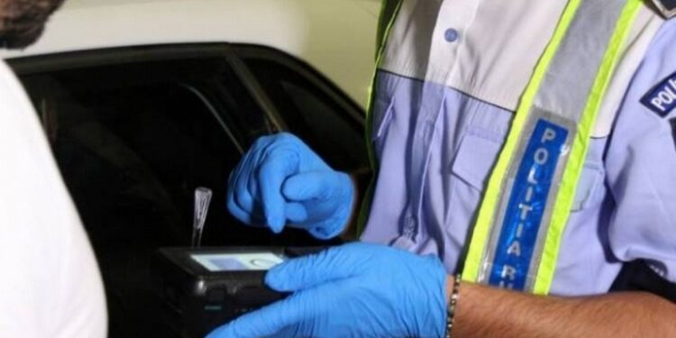 Șofer suspect oprit în trafic, pe Calea Națională! Posibile droguri descoperite în mașină după testul DrugTest
