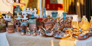 Explozie de tradiții în inima Botoșaniului! Zeci de meșteri transformă Pietonalul Unirii într-un spectacol autentic de artă și cultură