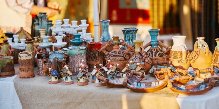 Explozie de tradiții în inima Botoșaniului! Zeci de meșteri transformă Pietonalul Unirii într-un spectacol autentic de artă și cultură