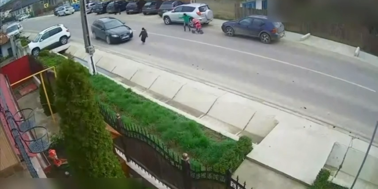 Luptă dramatică pentru viața unui copil de 4 ani, lovit de mașină în Bacău.VIDEO