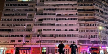 O dronă rusească s-a prăbușit pe un bloc din Galați