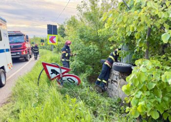 Accident violent la ieșirea din Botoșani: două autoturisme implicate, un tânăr a ajuns la spital