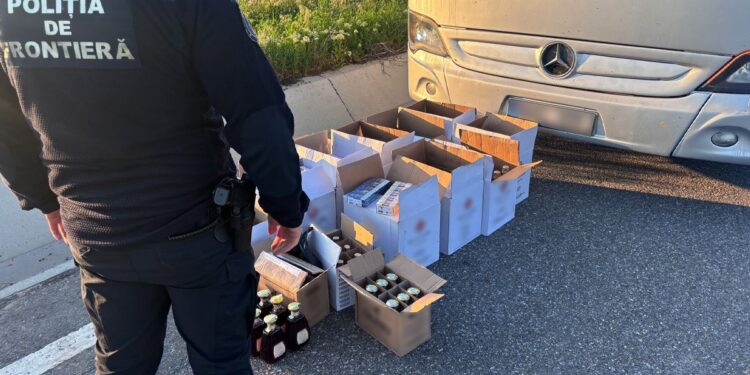 Un tânăr din România, prins cu portbagajul plin de alcool adus din Republica Moldova