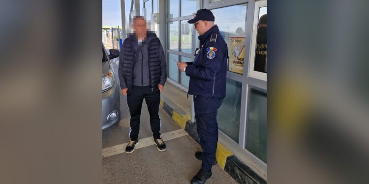 Un tânăr ucrainean, prins cu un permis de conducere fals ascuns într-un plic