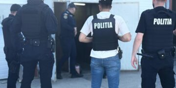 Cămătar ridicat de mascați în Botoșani! Amenințări, percheziții și bani găsiți la descinderi