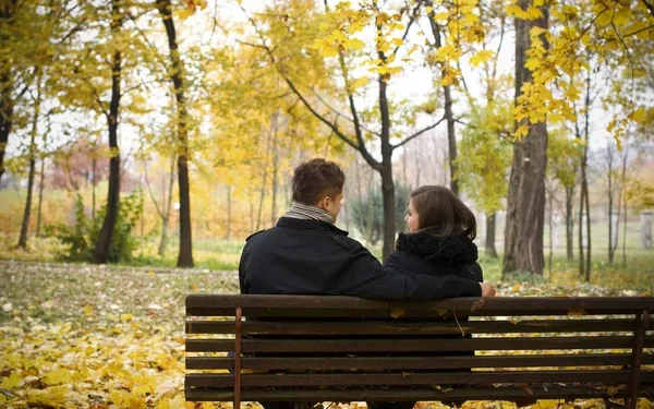 Dragostea bate ordinul de protecție! Bărbat prins la plimbare cu iubita de care trebuia să stea la 200 de metri distanță