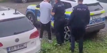 Bătaie cu “argumente solide” în fața unui bar din Dorohoi! Un tânăr a ajuns în arest după ce și-a rezolvat neînțelegerile cu pumnii