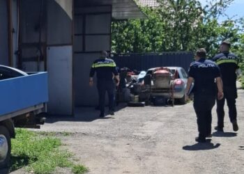 Polițiștii au luat la puricat transporturile de deșeuri: peste 300.000 de lei sancțiuni și sute de kilograme de deșeuri, în vizorul anchetatorilor