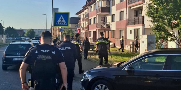 Polițiștii au luat la verificat sute de persoane și locuințe, iar un chiriaș riscă evacuarea