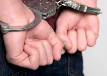 Condamnat pentru act sexual cu minor, identificat și încarcerat de polițiștii botoșăneni