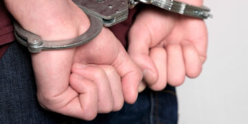 Condamnat pentru act sexual cu minor, identificat și încarcerat de polițiștii botoșăneni