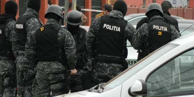 Bărbat suspectat că a abuzat sexual fete de 9 și 12 ani sub pretextul că le ajută