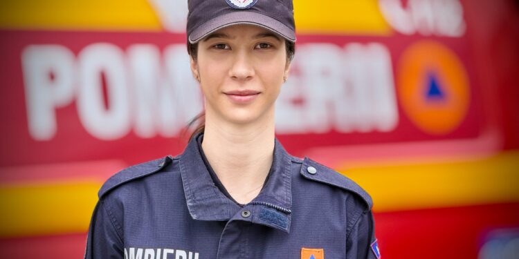 O tânără de 20 de ani îi calcă pe urme fratelui său și se pregătește să devină pompier: „Am știut că acesta este drumul meu”